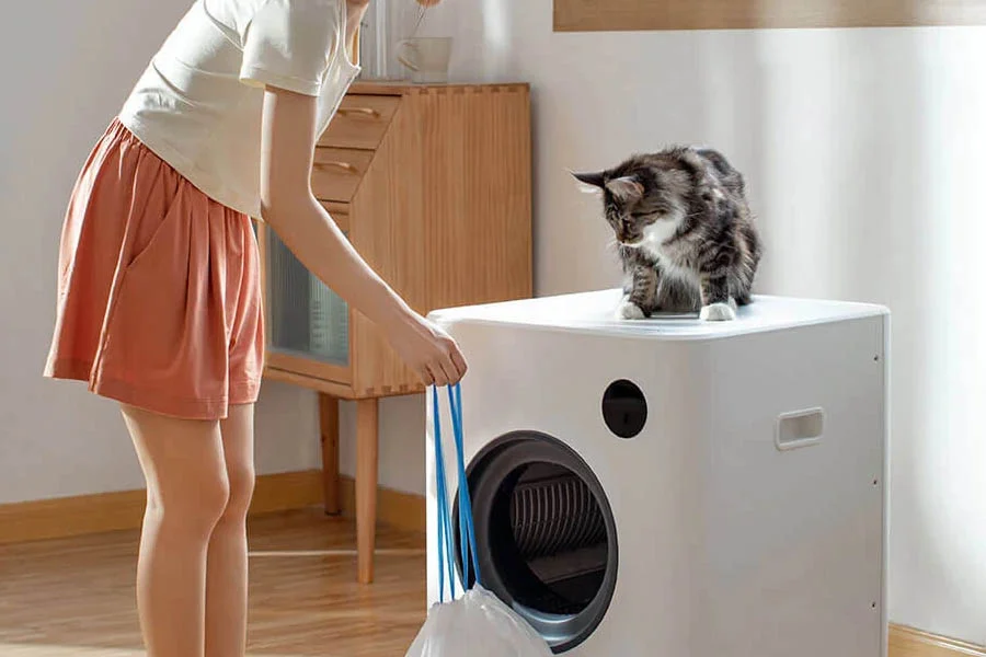 automatic scooping litter box